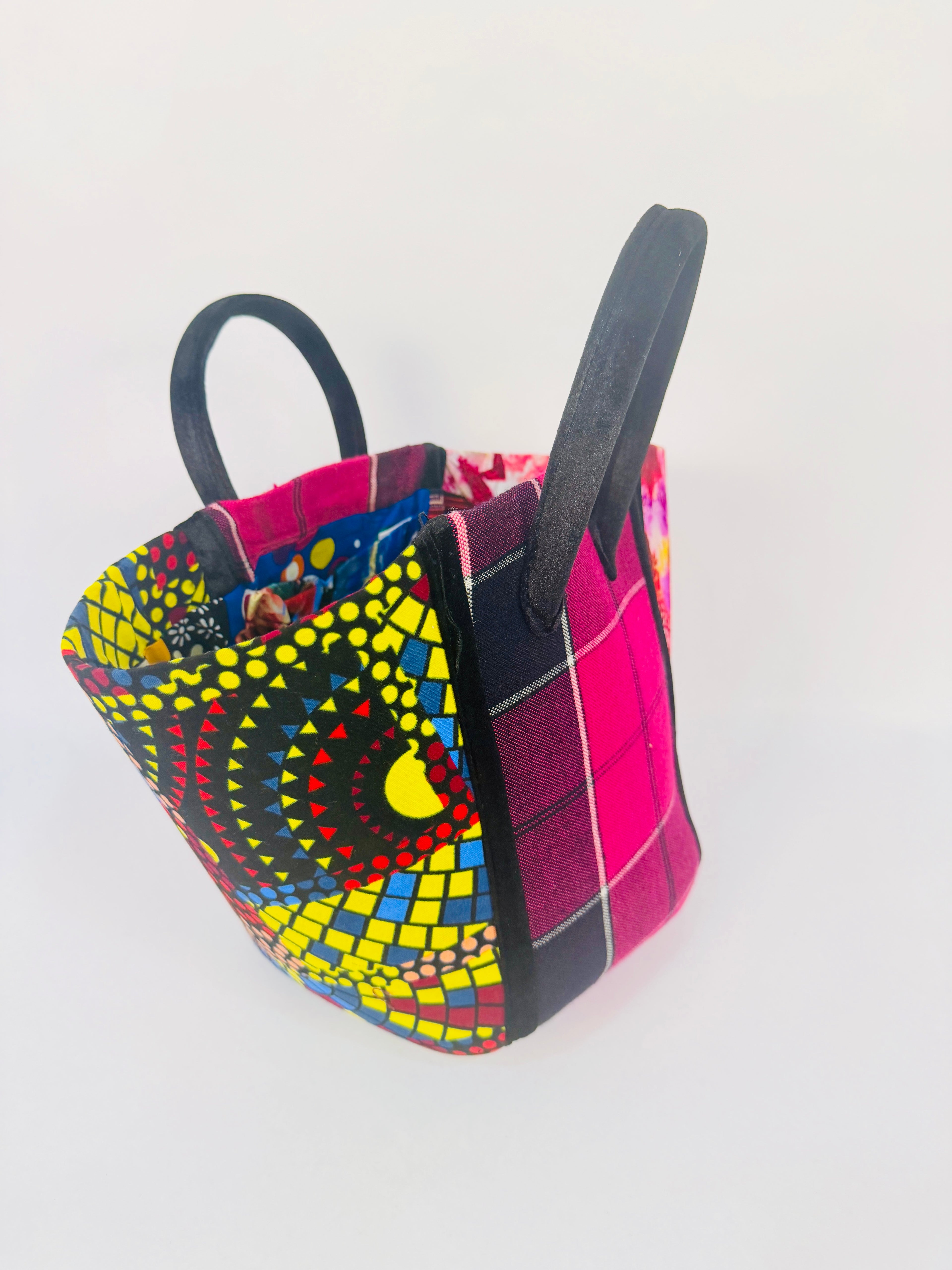 Pembe Tote - Red Maasai BL/V